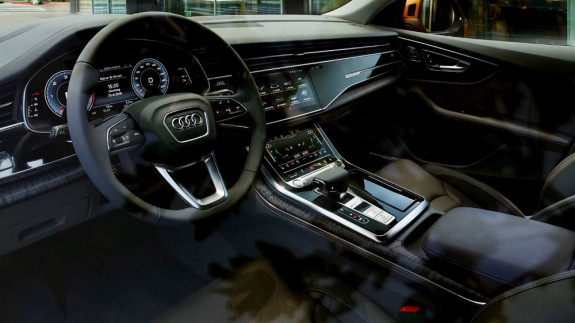 Фото Audi Q8