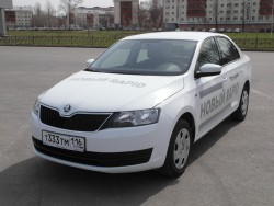   (- Skoda Rapid)