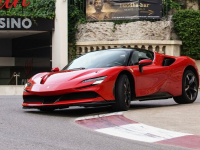 Ferrari отложила выпуск мощнейшего суперкара из-за коронавируса