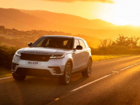 Производитель назвал стоимость нового Range Rover Velar в России