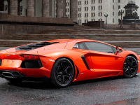 -     Lamborghini Aventador