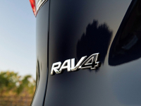 Toyota анонсировала рестайлинговый RAV4: новая «оптика» и больше удобств