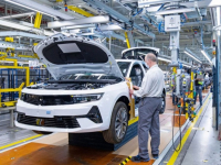 Opel начал производство новой Astra. Модель привезут в Россию в 2022 году