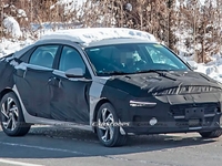 Hyundai вывел на тесты обновленную Elantra. Первые фото