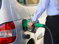 ФАС требует снизить цены на бензин на АЗС