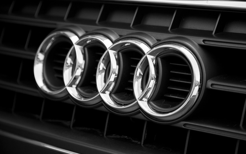 Audi     e-tron -  
